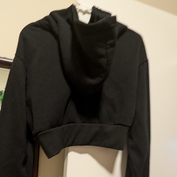 Crop Black Hoodie - Picture 3 of 3